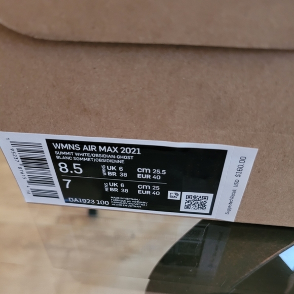 Wmns 8.5 airmax 2021 - Picture 2 of 4